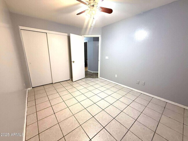 Building Photo - 8520 W Palm Ln