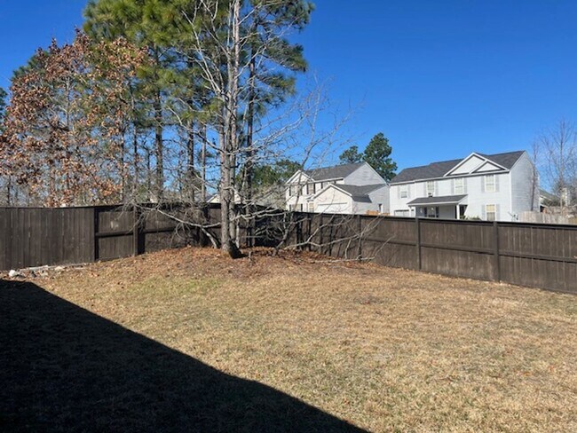 Building Photo - Spacious 3-Bedroom Home with Loft & Large Backyard!