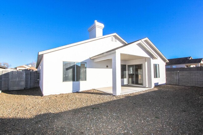 Building Photo - Viewpoint North - Three Bedroom Home