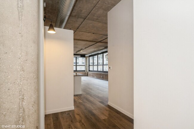 Building Photo - 130 S Canal St