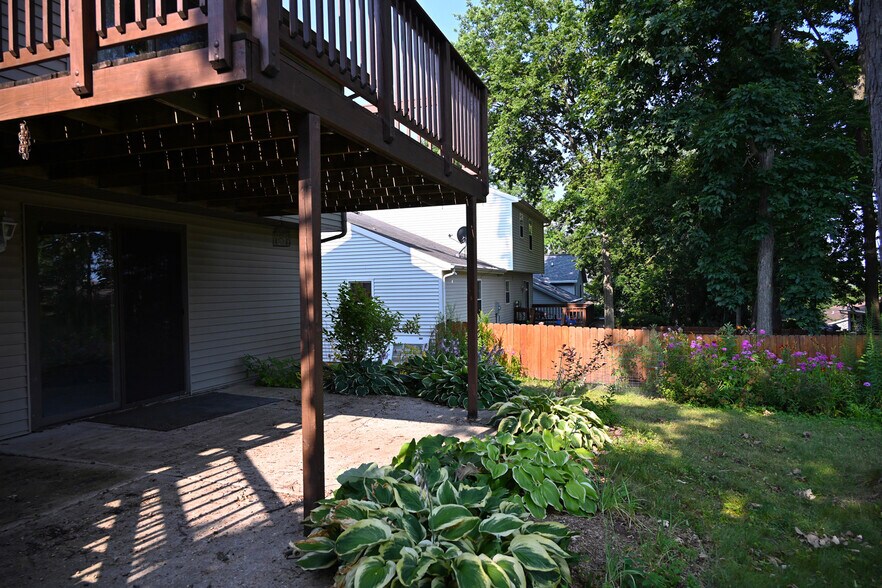 Building Photo - 6214 Adobe Way