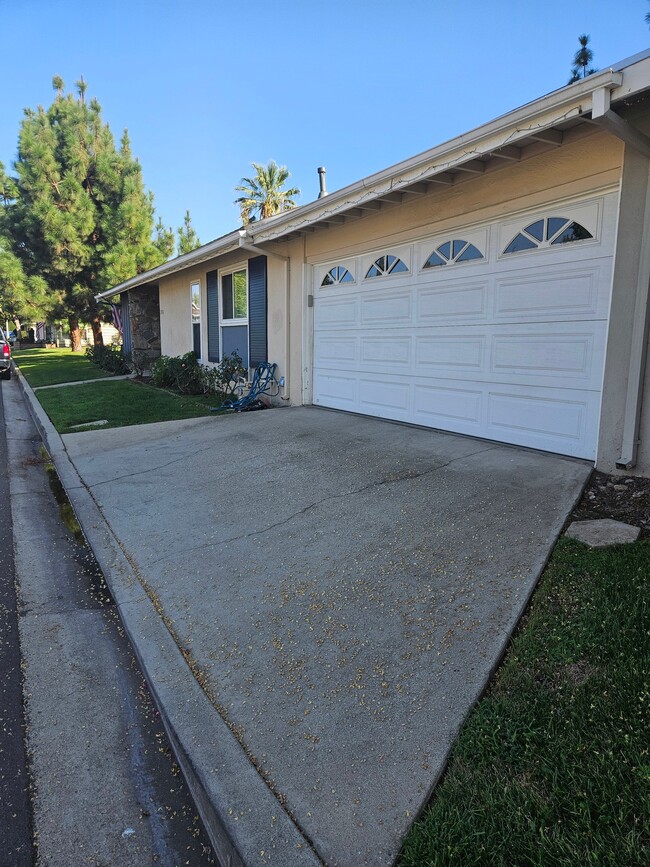 Building Photo - 2570 College Ln