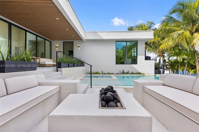 Building Photo - 773 NE 77th Terrace