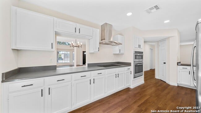 Building Photo - Newly remodeled home in Stone Oak!
