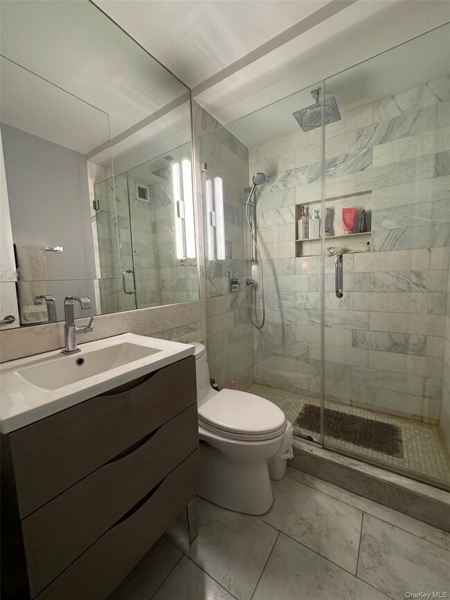 Building Photo - 275 W 96th St