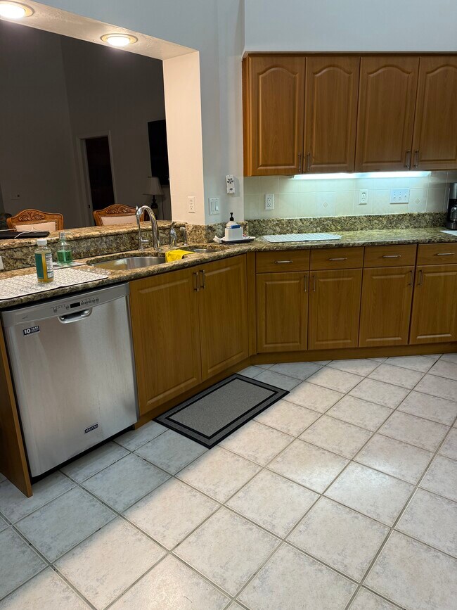 Building Photo - 144 Lady Palm Dr