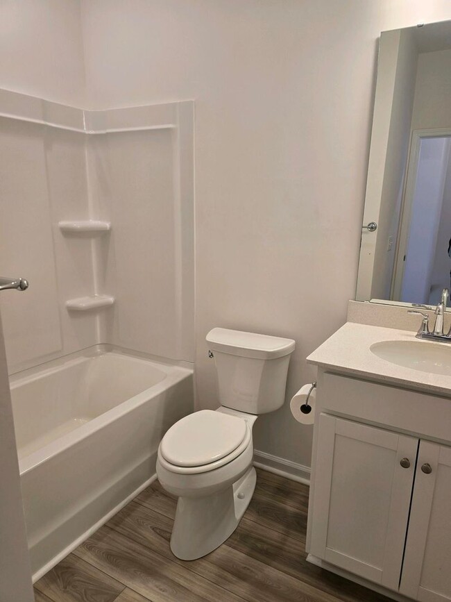 Building Photo - Spacious 4-Bedroom Home with Gourmet Kitch...