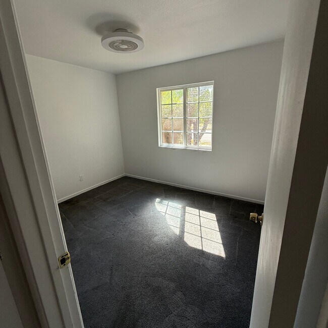 Building Photo - 933 Parkbrook St