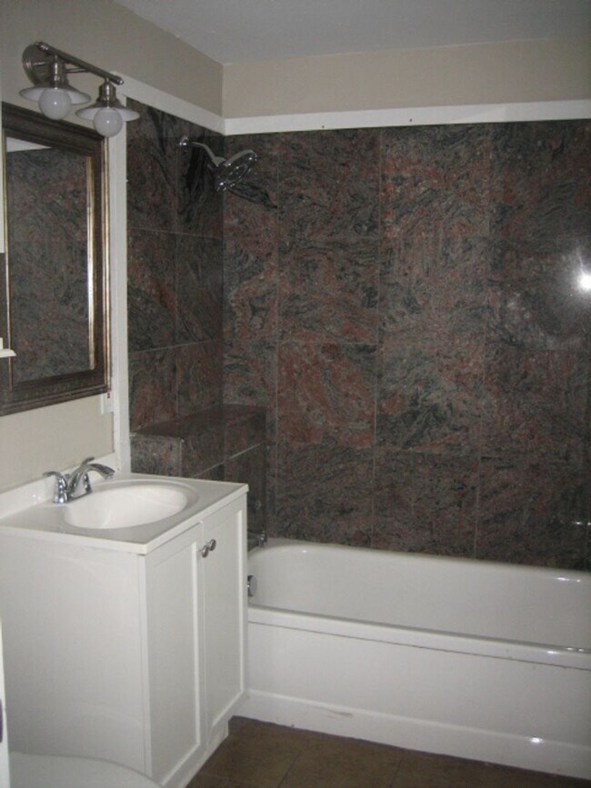 Building Photo - Country Living Close to Downtown CDA!