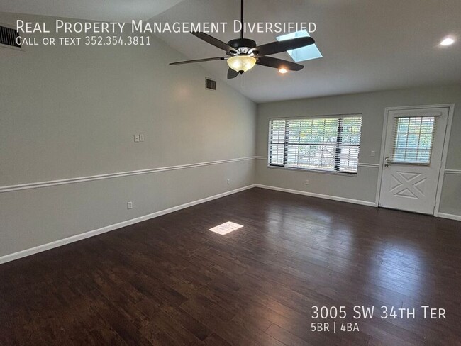 Building Photo - 3005 SW 34th Terrace