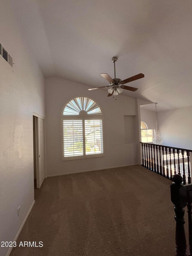 Building Photo - 1301 E Briarwood Terrace