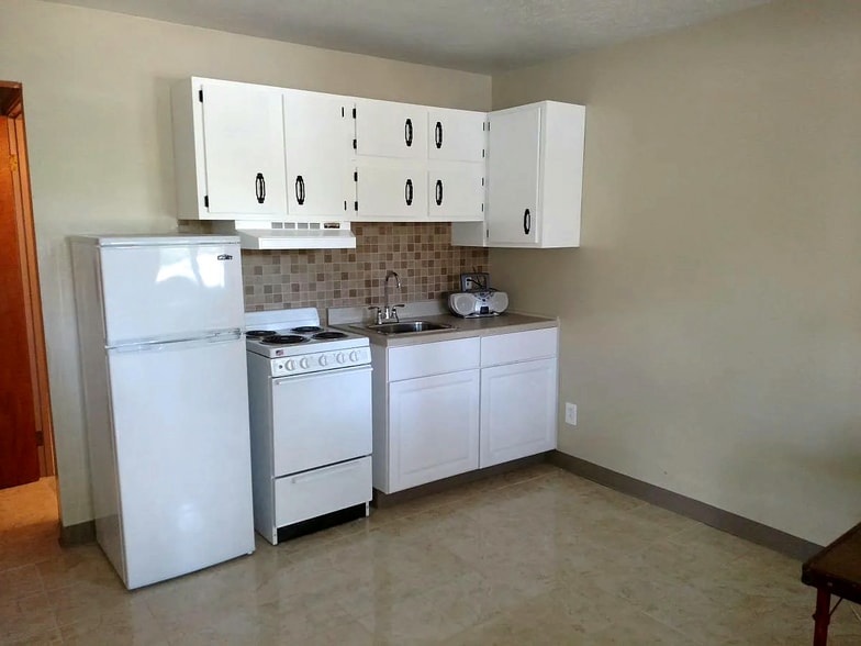 Kitchen - 7555 Southwestern Blvd