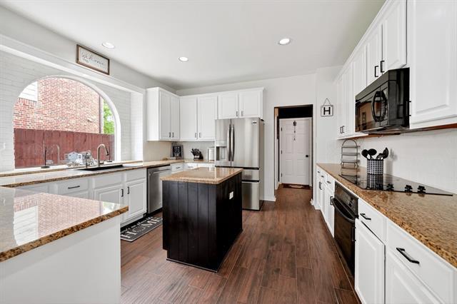 Building Photo - 8310 Sawgrass Ln