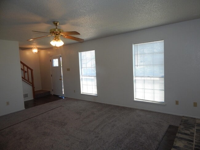 Building Photo - 1613 Bobby Lee Dr