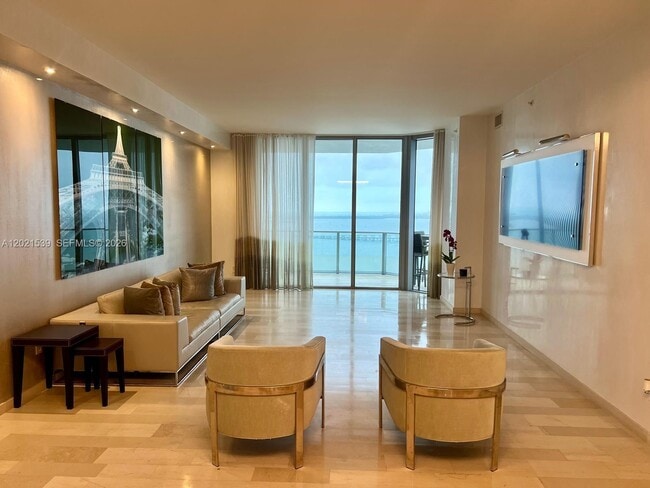 Building Photo - 1300 Brickell Bay Dr