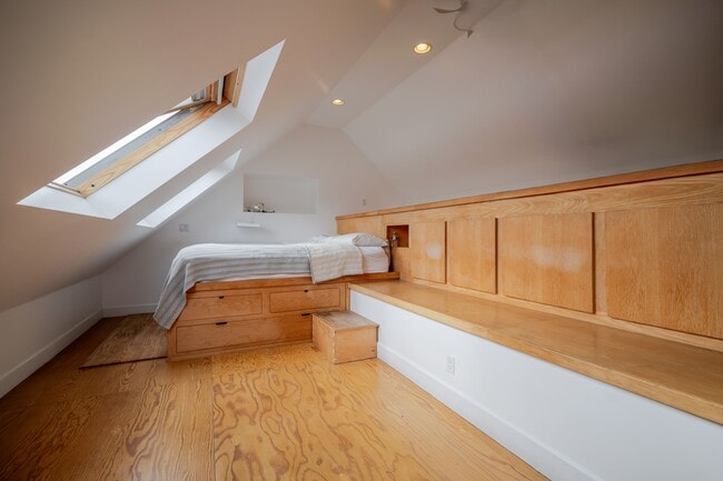 Building Photo - 1321 Hayworth Ave