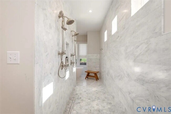 Building Photo - 9311 Larus Ct
