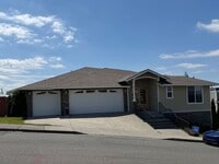 Building Photo - Whiskey Ridge View Home | 5 Bed + Bonus Living Space with Olympic Mountain Views