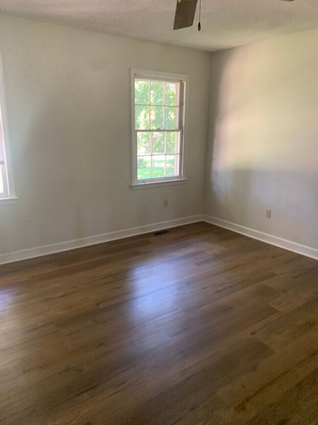 Building Photo - NE RALEIGH 3 BEDROOM BRICK RANCH HOME-