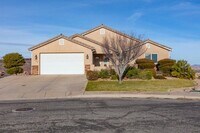 Building Photo - 728 Obsidian Dr