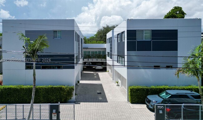 Building Photo - 7520 SW 59th St