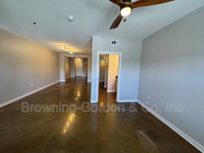 Building Photo - 1803 Broadway