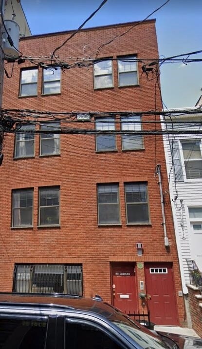 Building Photo - 112 Clinton St