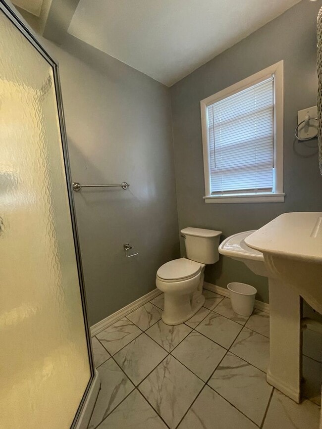 Building Photo - Charming Springfield home off South Campbell
