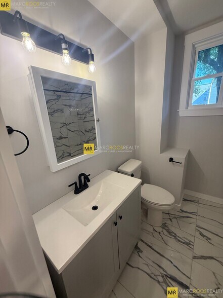 Building Photo - 118 Marginal St