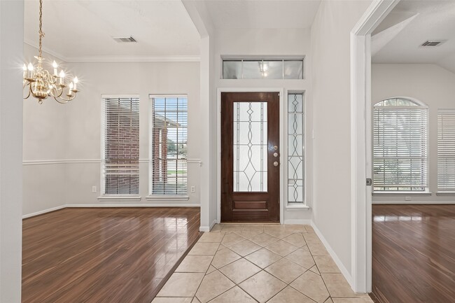 Building Photo - 2002 Foundary Dr