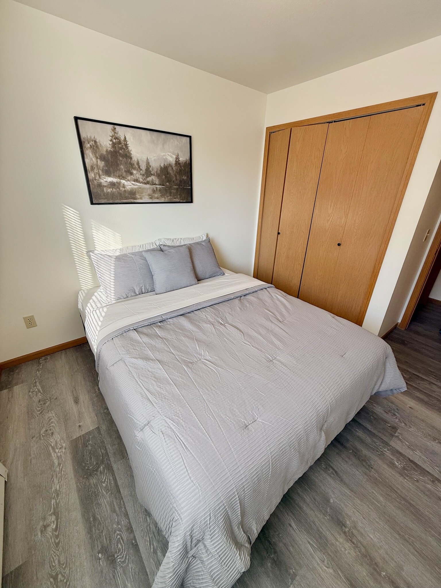 Building Photo - 1526 Lake Elmo Dr