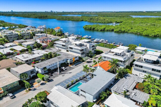 Building Photo - 335 Desoto St