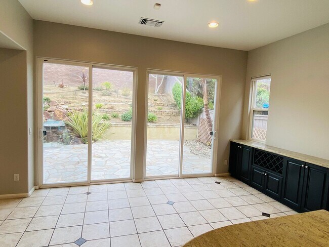 Building Photo - Spacious Encinitas home with open layout, upgraded kitchen, and private backyard