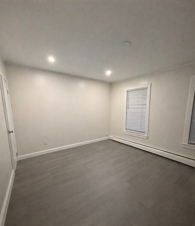 Building Photo - 9 Fulton St