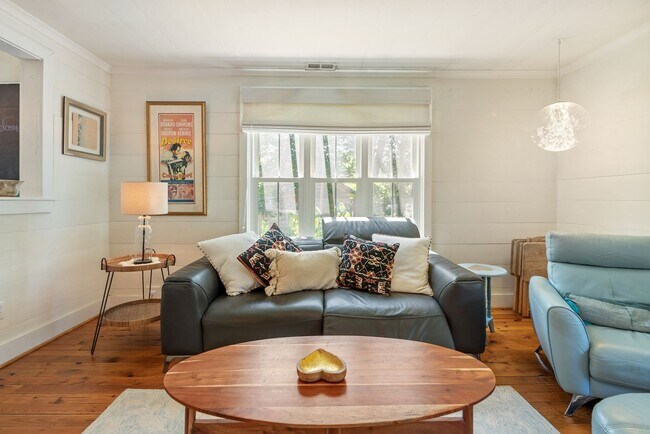Building Photo - Fully Furnished Cottage in Pittsboro