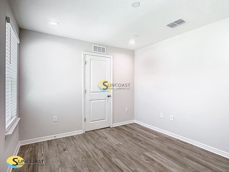 Building Photo - 3821 SW 43rd Ct