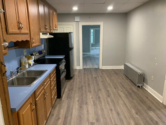 Welcome Home - 133 E Maple St