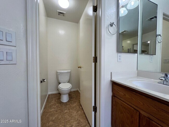 Building Photo - 3119 W Silver Creek Dr