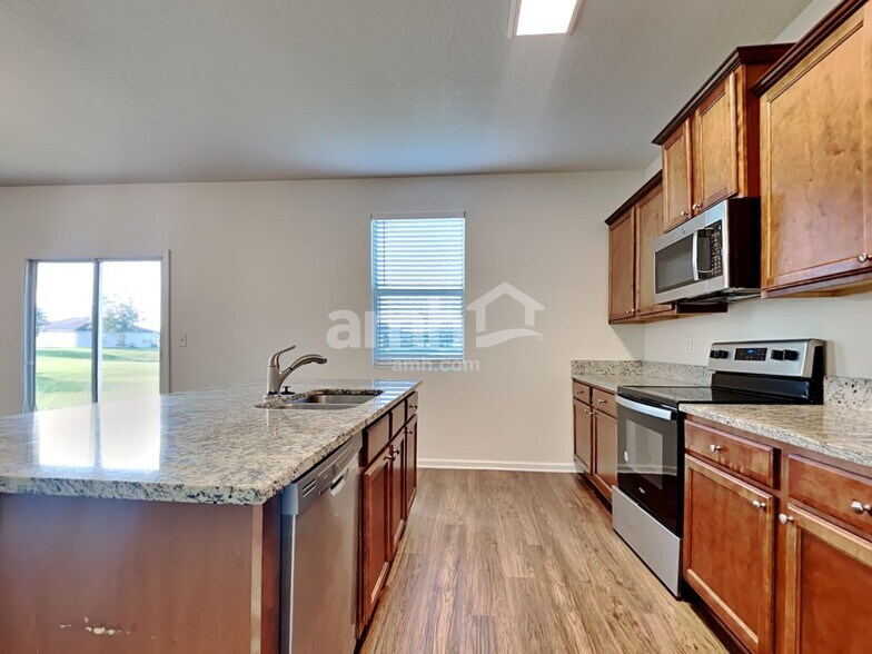 Building Photo - 7338 Cumbria Blvd