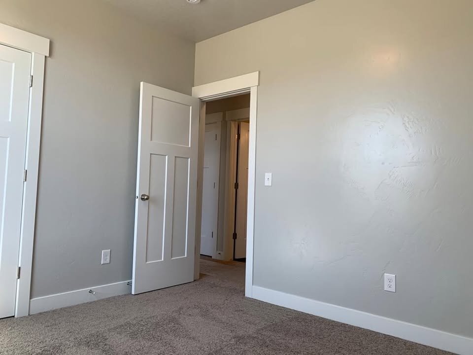 Building Photo - 1831 W Newcastle Ln