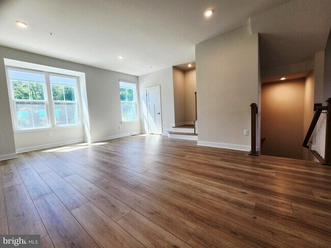 Building Photo - 149 Glory Maple Ln