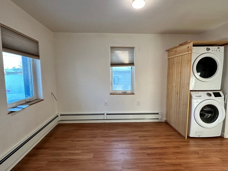 Building Photo - 729 9th Ave