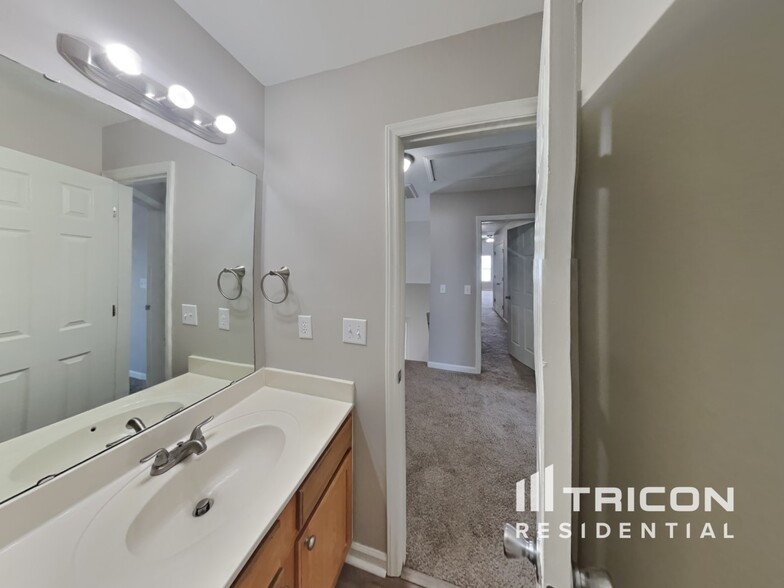 Building Photo - 2531 Cres Forest Dr
