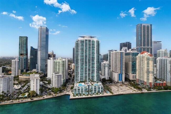Building Photo - 1331 Brickell Bay Dr