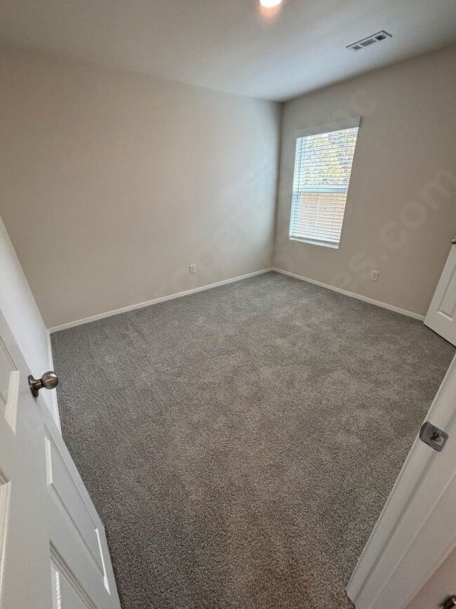 Building Photo - $500 Off 1ST Full Months Rent!! Brand New ...