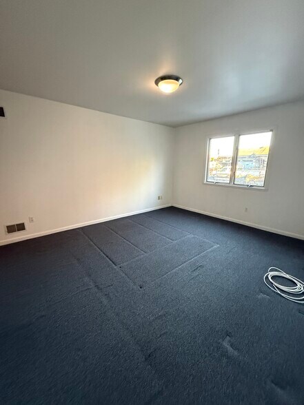 Building Photo - 360 Ridge Rd