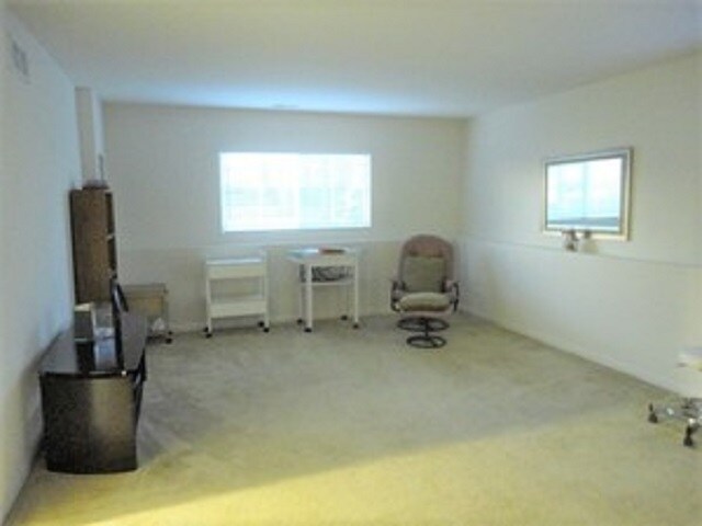 Building Photo - 429 Grosvenor Ln