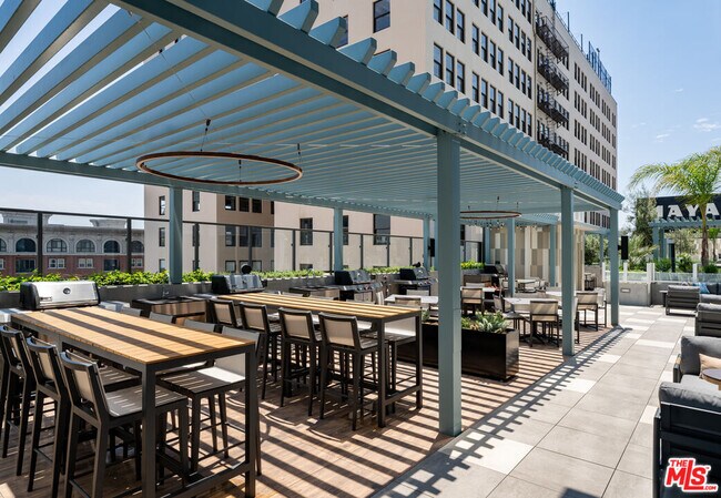 Building Photo - 230 W Olympic Blvd