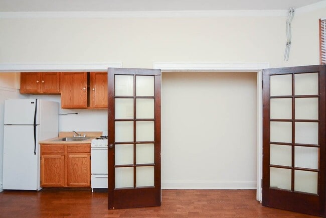 Building Photo - 4650 N Paulina St