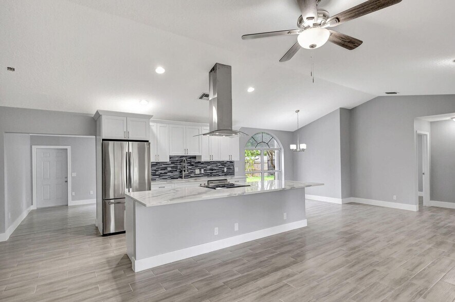 Building Photo - 843 Azalea Dr